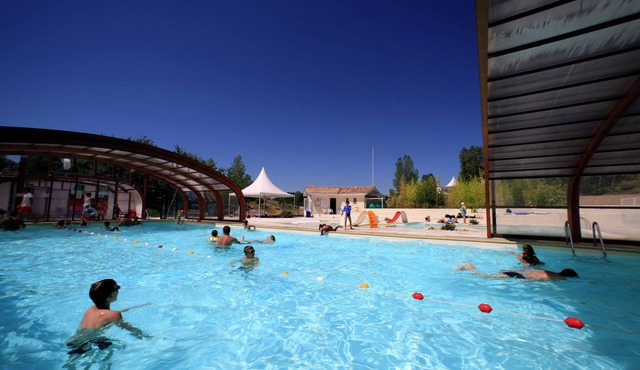 Chalet with dishwasher on a hill