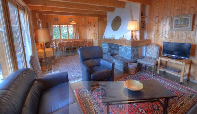 Chalet with : Ground floor : 1 bedroom with 1 bunk beds + washbasin, 2 bedrooms with 1 bunk beds ea
