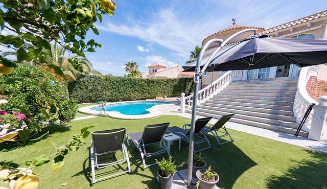 Chalet with impressive character and caraceristicas