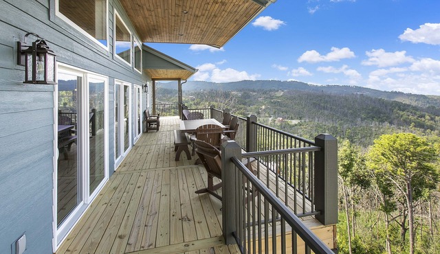 Chalet With Media room , Elevator and SPECTACULAR 180 Degree Views!
