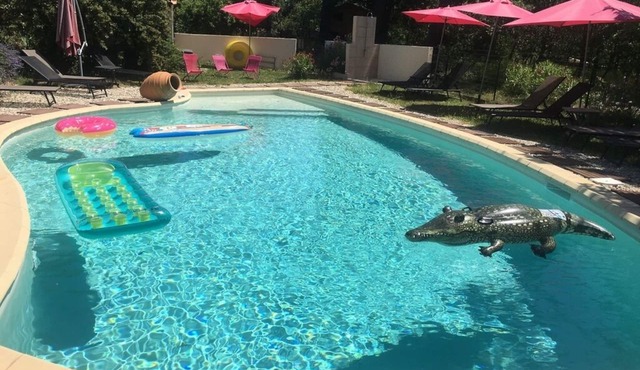 Chalet with shaded terrace in a quiet location.