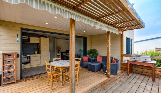 Chalet with Shared Indoor Pool, Terrace and Air Conditioning - Pomérols