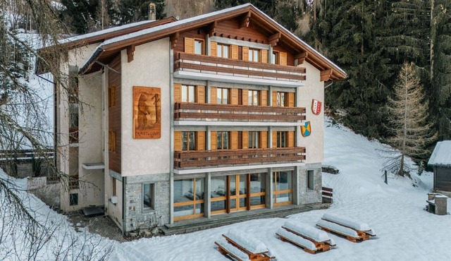 Chalet with Stunning Mountain Views