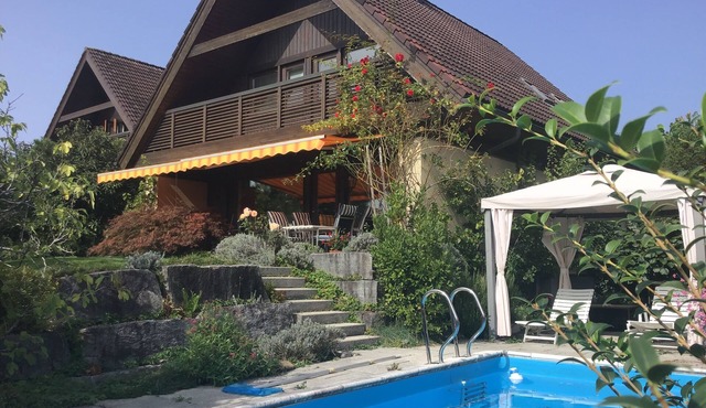 Chalet with swimming pool and panoramic view of the Alps