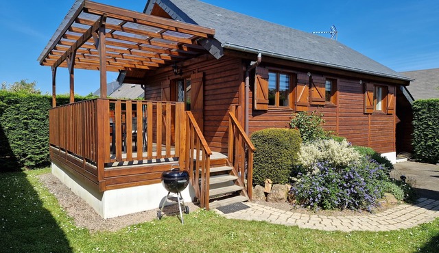 Chalet with swimming pool, quiet location near the center of cabourg