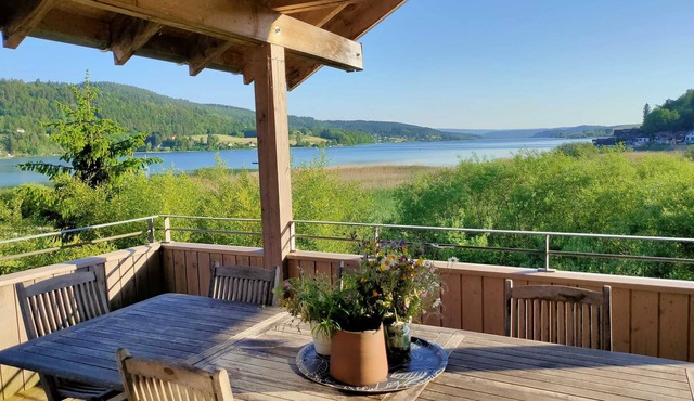 Chalet with terrasse by the lake