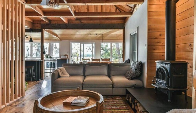 Chalet with unique Sauna on Brome Lake