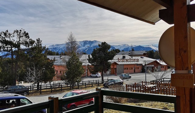 Chalet with view, 5 minutes from the slopes on foot