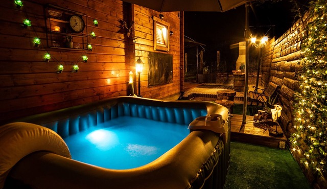 Chalet 'Wyoming Lodge Luxe - Spa' with Lake View, Wi-Fi and Air Conditioning