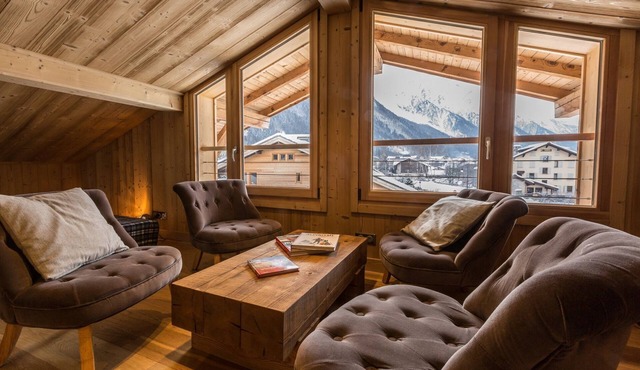Chalet Yolo - a chalet that sleeps 9 guests in 3 bedrooms
