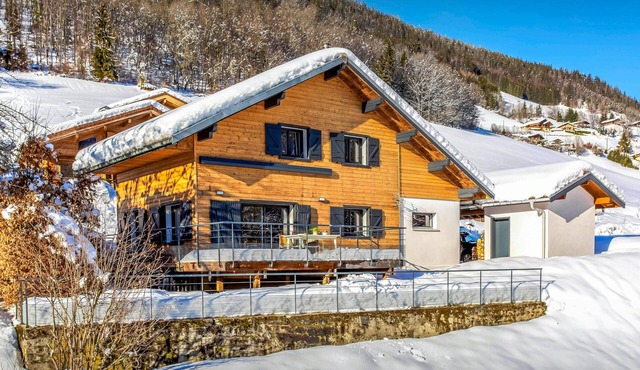 Chalet Ysopi - modern ski base for 9 La Clusaz, games room - OVO Network