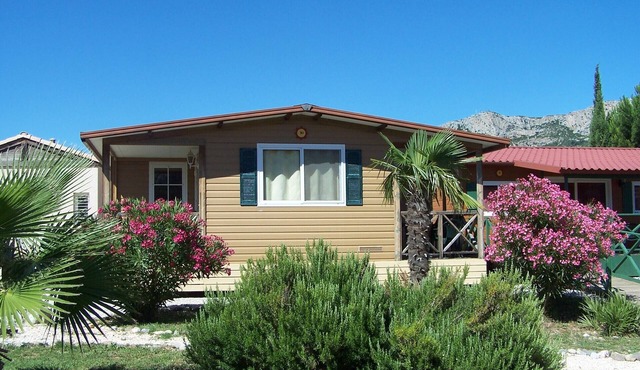 Chalets en Village-vacances ! Clubs Enfants et Clubs Ados Inclus. Piscine