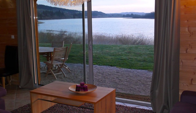 CHALETS INDEPENDENT BEAUTIFUL VIEW ON LAKE