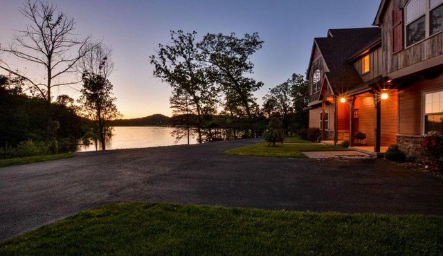 Chalets Resort Luxury Lakefront Villa Amazing View 2 Pools Free Amenities Dock