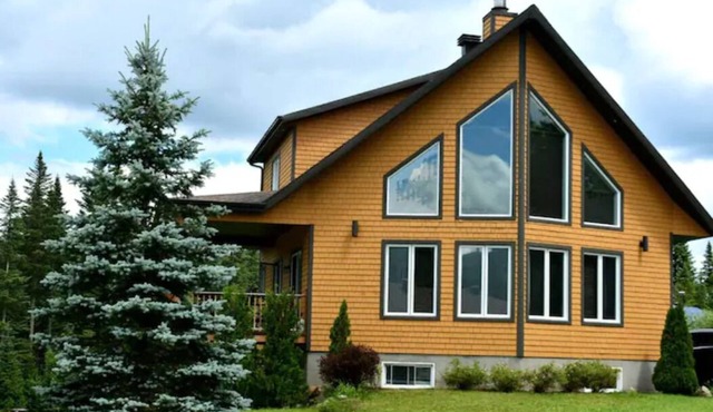 Chaleureux chalet avec vue et accès au Lac et montagnes