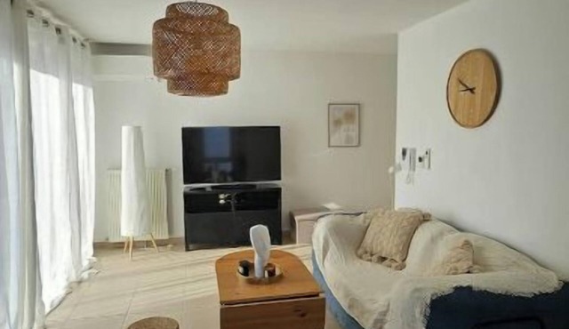 Chaleureux T2 parking privé/terrasse/clim