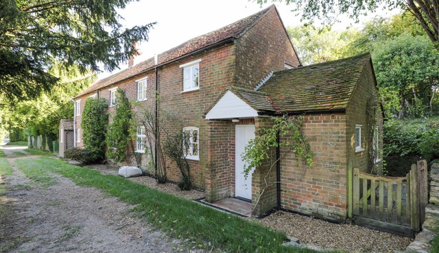 CHALKPIT COTTAGE, pet friendly, with open fire in Blewbury