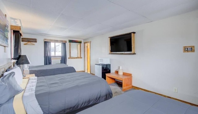 Chamberlain Room w/Free Parking for Relaxed Road Trips | Pet-Friendly Stay