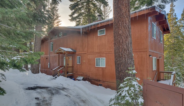 Chamberlands Cabin: 5 BR, 3 BA House in Tahoma, Sleeps 10