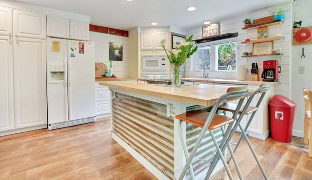 Chambers Bay Tacoma Iconic Family Vacation Home Private Retreat Space Courtyard