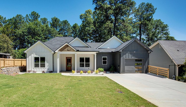 Chamblee Home w/ Covered Patio & Gas Grill!