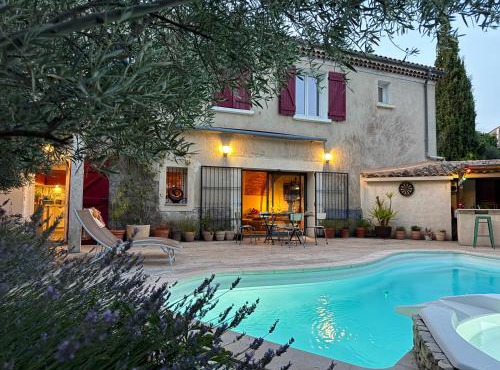 Chambre chez l'habitant avec piscine et cuisine d'été
