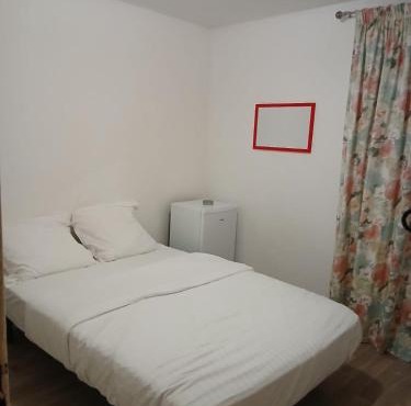 Chambre à 20 minutes de Paris TOUR EIFFEL, APPARTEMENT COMMUN