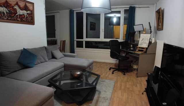 Chambre à qlq min du Technocentre et Château de Vers Bien Située Jeux Olympiques