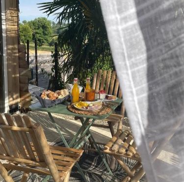 Chambre élégante avec terrasse