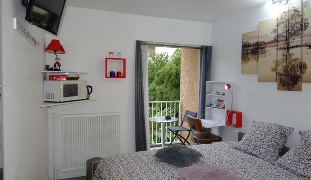 Chambre 1 PERSONNE et STUDIO 1 personne Avec Entrée Libre et Salle de Bain Privée