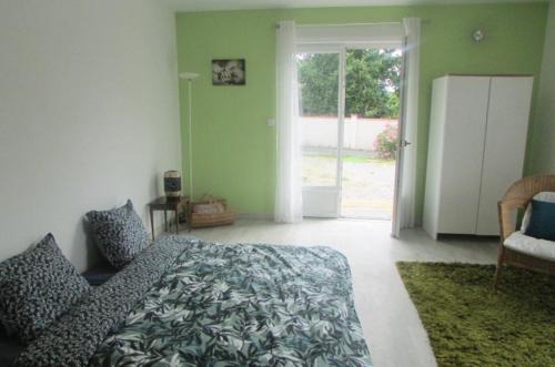 Chambre 20m2 avec salle de bain privée dans maison en bois