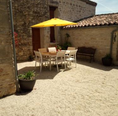 CHAMBRE A LA CAMPAGNE - CHARENTE