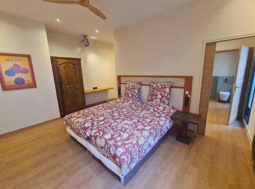 Chambre Amédée PMR chic avec Wi-Fi et petit déjeuner inclus - FR-1-590-479