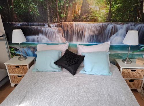 chambre atypique entre mer et collines