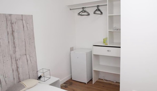Chambre au 2e étage côté rue