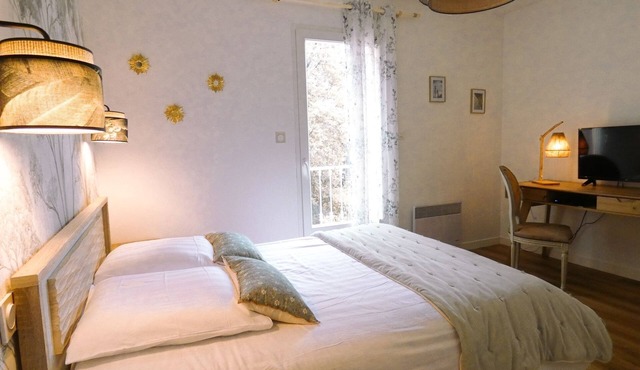 Chambre au Calme, Avec Piscine Intérieure Chauffée, à 20 min du Futuroscope