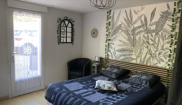 Chambre au RDC , Confortable ,indépendante , Sortie sur la Cours Privée !