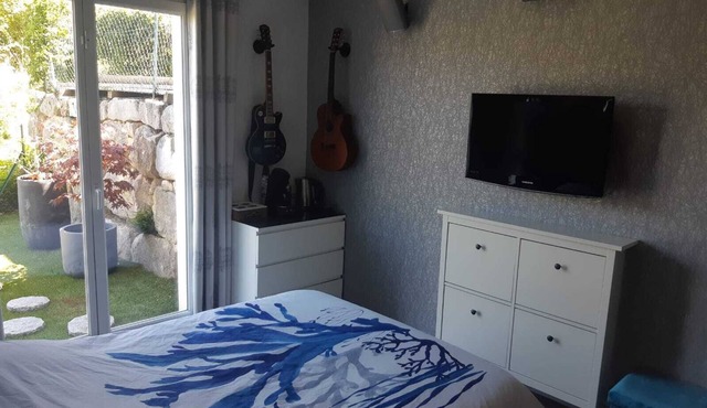 Chambre Avec Accès à une Piscine Intérieure Dans un Écrin de Verdure