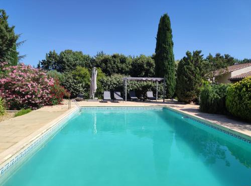Chambre avec clim piscine proche centre ville d'Uzès