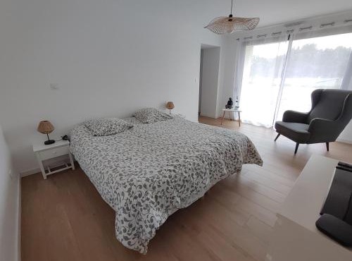 Chambre avec salle de bain privée