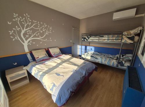 Chambre bleu dans un appartement independant de l habitation