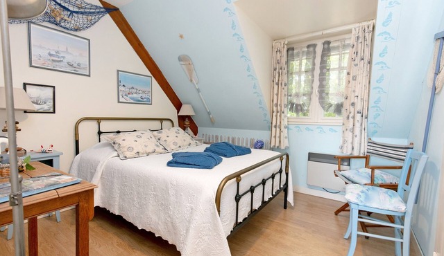 Chambre Bleue Océane B&B – Upstairs Room with Shared Terrace, Garden, and Wi-Fi