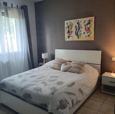 Chambre calme dans une maison à la campagne