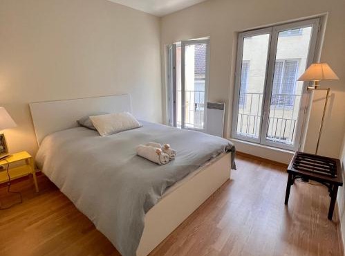 Chambre calme en plein centre petit dej offert