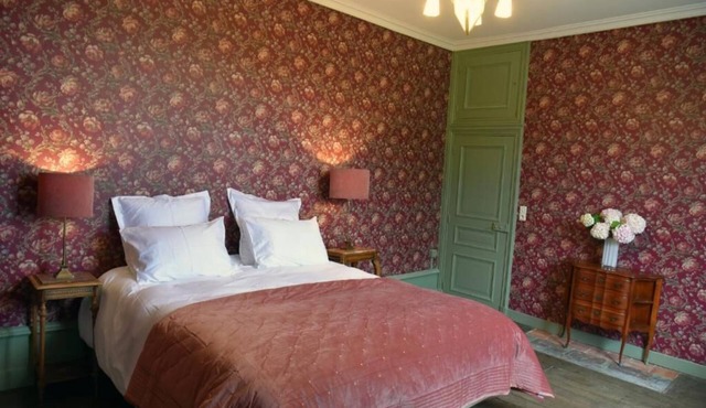 Chambre Camélia, View of the gardens, elegance at Domaine de la Briouse