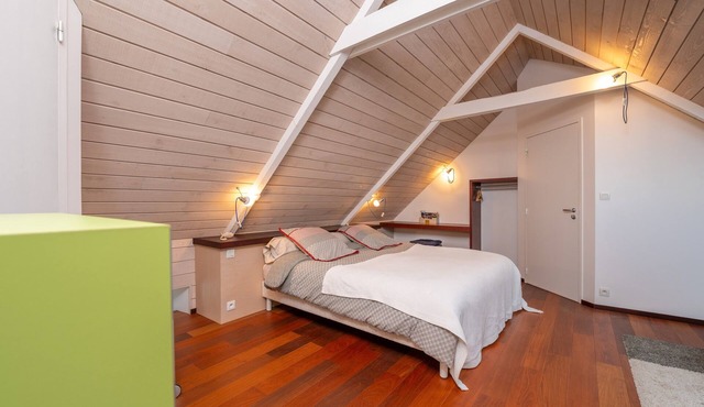 'Chambre Campanule' Guest Room with Shared Pool, Terrace and Wi-Fi