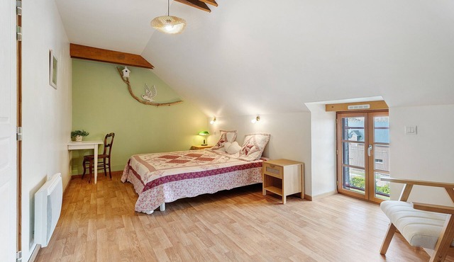 “Chambre Champêtre” Guest Room with Shared Terrace, Garden, and Wi-Fi