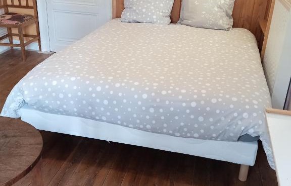 chambre chez l'habitant, axe A62, à 20 min d' ouest d'Agen, parking dans la rue gratuit, accès cuisine, convivial