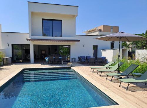 Chambre chez l'habitant dans Villa d'architecte avec Piscine chauffée