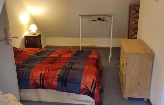 chambre chez l'habitant ,bleue, maison ancienne